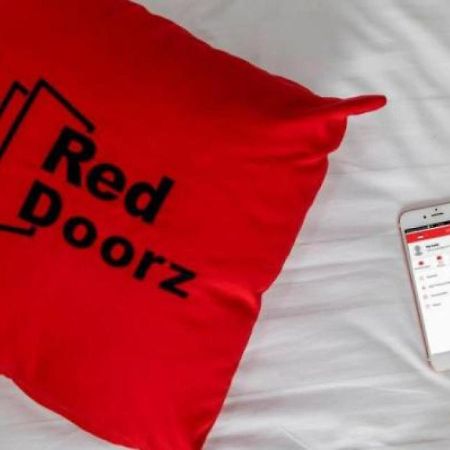 Reddoorz Plus Near Taman Siring Бенуааньяр Екстер'єр фото