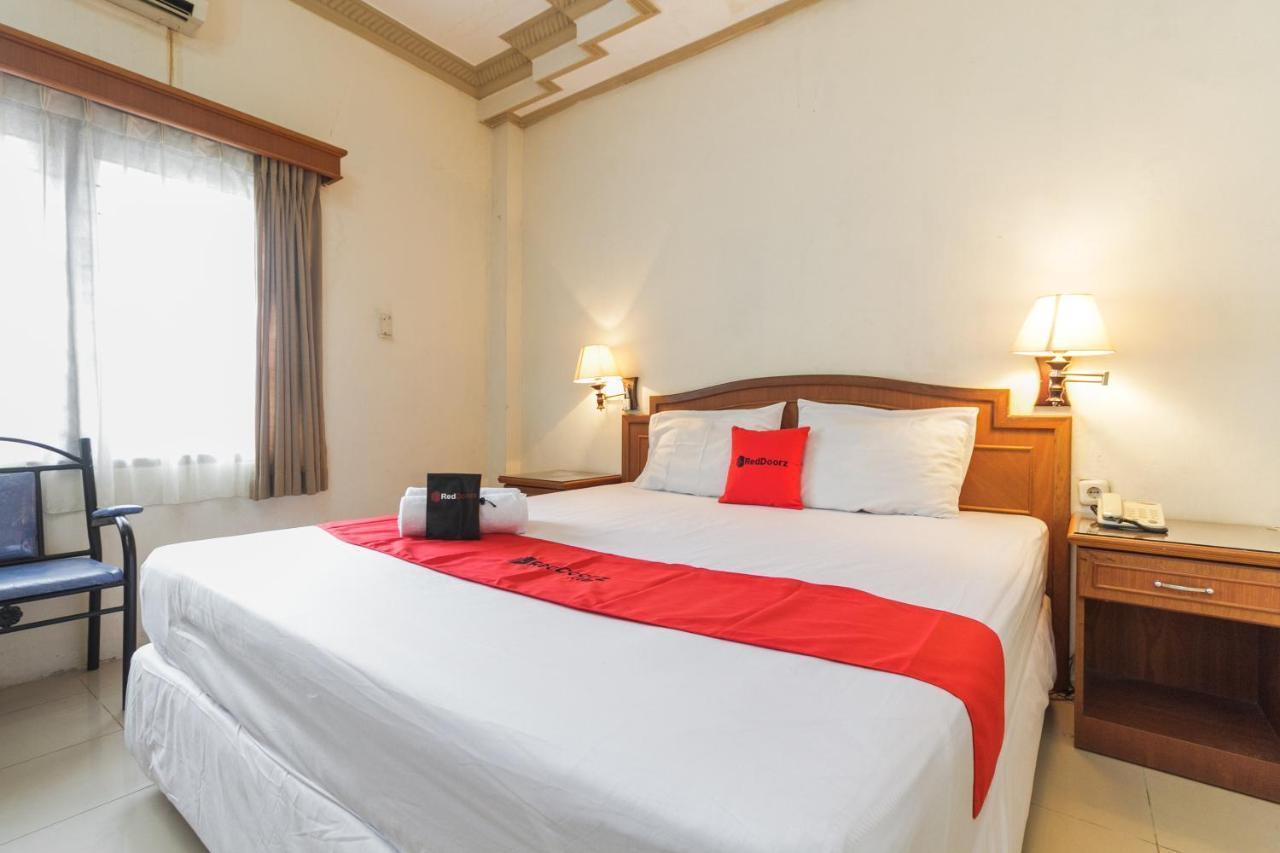 Reddoorz Plus Near Taman Siring Бенуааньяр Екстер'єр фото