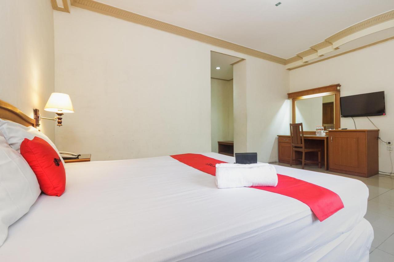 Reddoorz Plus Near Taman Siring Бенуааньяр Екстер'єр фото
