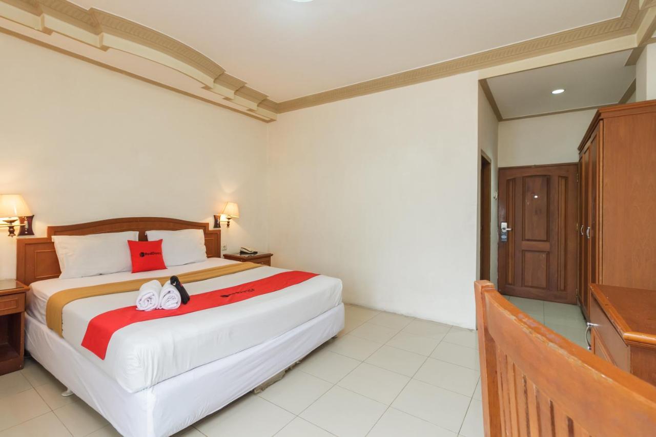 Reddoorz Plus Near Taman Siring Бенуааньяр Екстер'єр фото