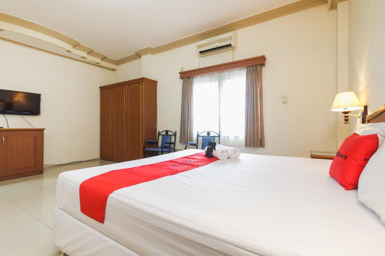 Reddoorz Plus Near Taman Siring Бенуааньяр Екстер'єр фото