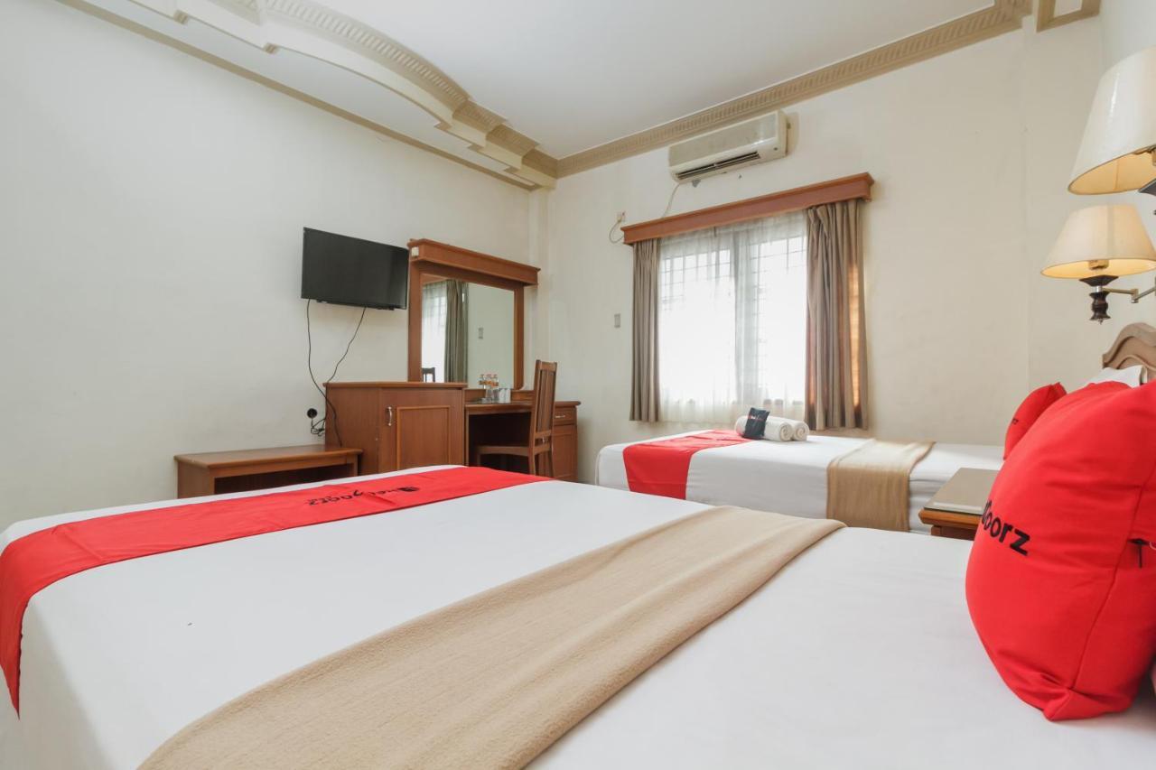 Reddoorz Plus Near Taman Siring Бенуааньяр Екстер'єр фото