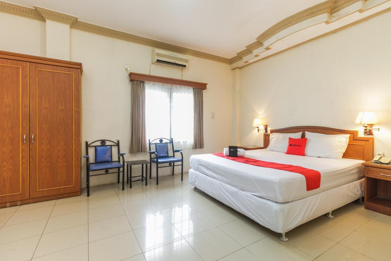 Reddoorz Plus Near Taman Siring Бенуааньяр Екстер'єр фото